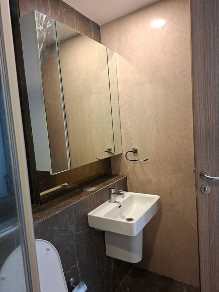 Washroom, lodha-the-park 2 Bedroom 890 Sq.Ft. Apartment In Worli Mumbai 9924029