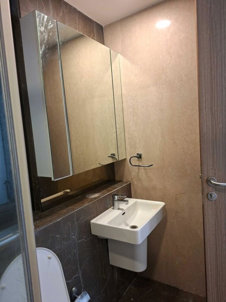 Washroom, lodha-the-park 2 Bedroom 890 Sq.Ft. Apartment In Worli Mumbai 9924029