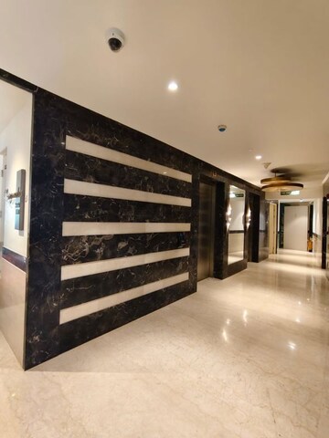 Room in 5 BHK Apartment at Kalpataru Radiance, Goregaon West – for Rent