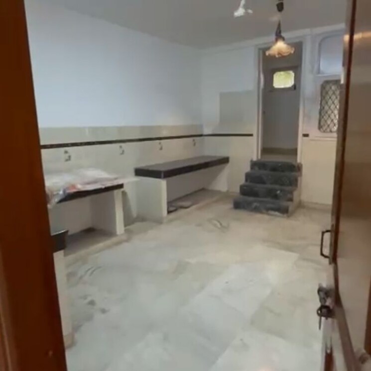 Bathroom, pamposh enclave 4 Bedroom 322 Sq.Yd. Builder Floor In Pamposh Enclave Delhi 9924038