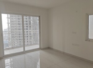 Room in 4 BHK Apartment at Prestige Beverly Hills, Kokapet – for Sale