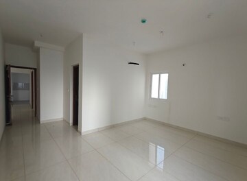 Room in 4 BHK Apartment at Prestige Beverly Hills, Kokapet – for Sale