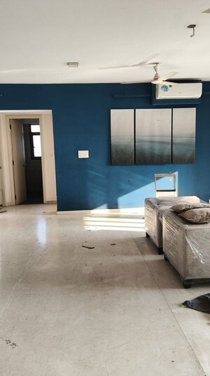 Room in 2.5 BHK Apartment at Radius Imperial Heights, Goregaon West – for Rent