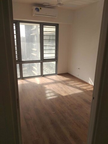 Room in 3 BHK Apartment at Wadhwa Imperial Heights, Goregaon West – for Rent