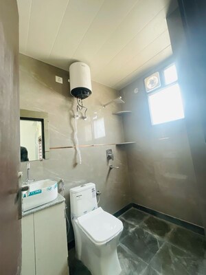 Team Area in 1 RK Builder Floor at Sector 52 – for Rent