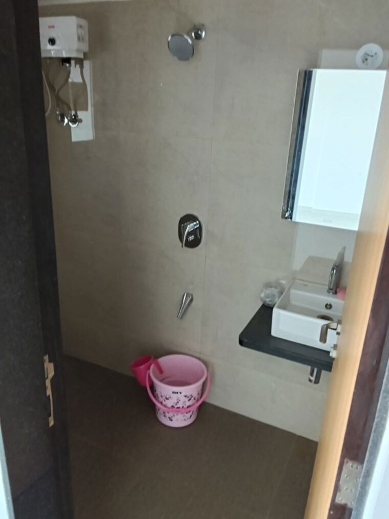 Bathroom, vaibhav-queens-park 2 Bedroom 750 Sq.Ft. Apartment In Chembur Mumbai 9924093