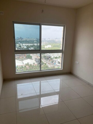 Room in 3 BHK Apartment at Godrej Green Vistas, Mahalunge – for Rent