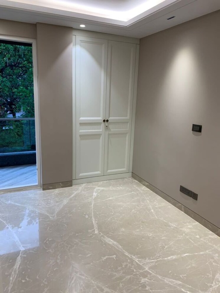 Room, defence colony 4 Bedroom 3650 Sq.Ft. Builder Floor In Defence Colony Delhi 9924172