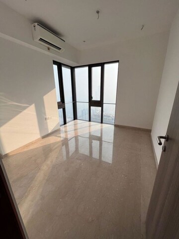Room in 3 BHK Apartment at Lodha Kiara, Worli – for Rent