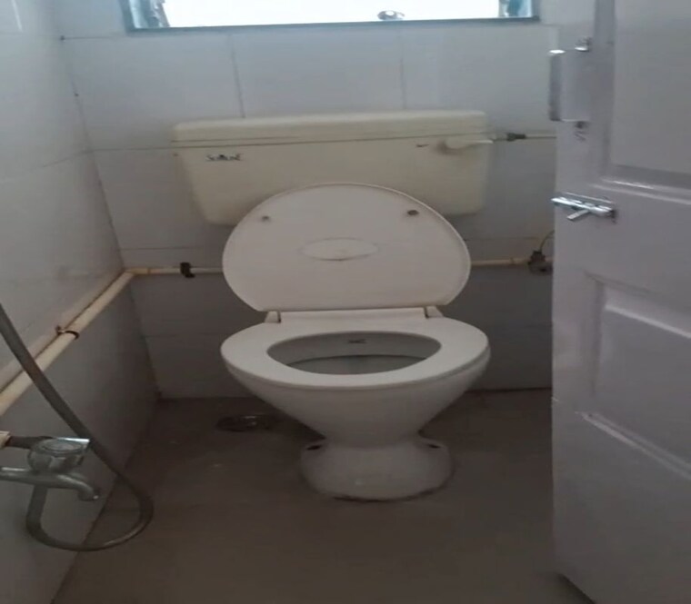 Bathroom, dadar east 1 Bedroom 525 Sq.Ft. Apartment In Dadar East Mumbai 9924242