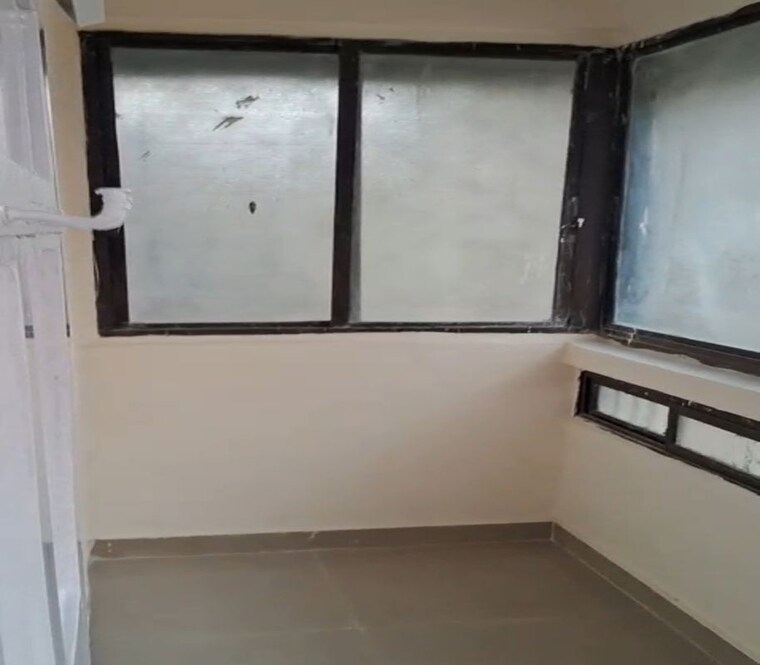 Room, dadar east 1 Bedroom 525 Sq.Ft. Apartment In Dadar East Mumbai 9924242
