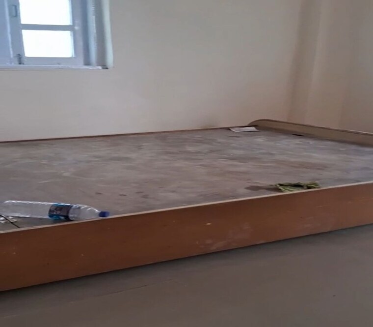 Bedroom, dadar east 1 Bedroom 525 Sq.Ft. Apartment In Dadar East Mumbai 9924242