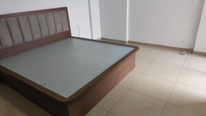 Room in 3 BHK Apartment at Goyal Orchid Piccadilly, Thanisandra Main Road – for Rent