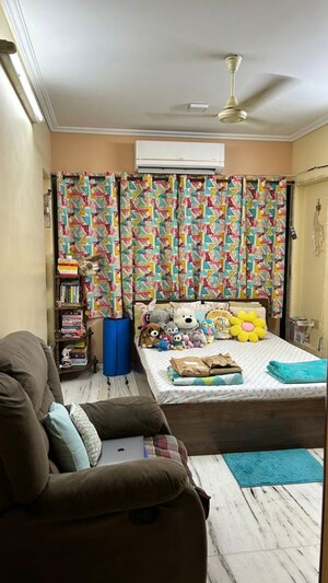  Pg For Rent in Dadar East