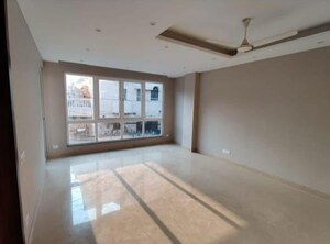 Room in 3 BHK Builder Floor at Safdarjung Enclave – for Sale
