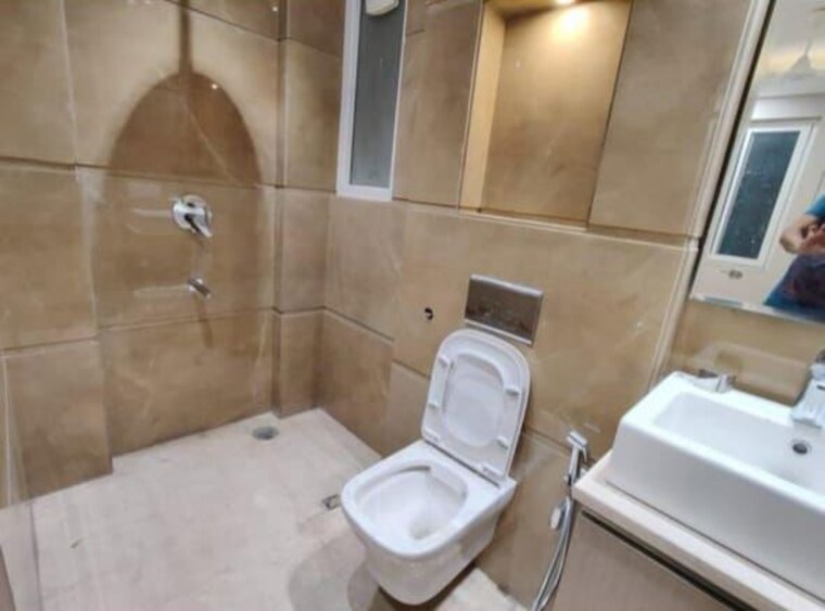 Bathroom, safdarjung enclave 3 Bedroom 1125 Sq.Ft. Builder Floor In Safdarjung Enclave Delhi 9924323