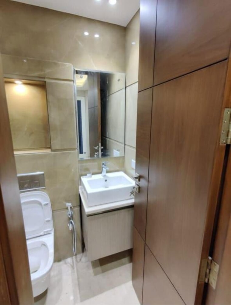 Bathroom, safdarjung enclave 3 Bedroom 1125 Sq.Ft. Builder Floor In Safdarjung Enclave Delhi 9924323