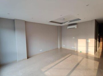 Room in 3 BHK Builder Floor at Safdarjung Enclave – for Sale