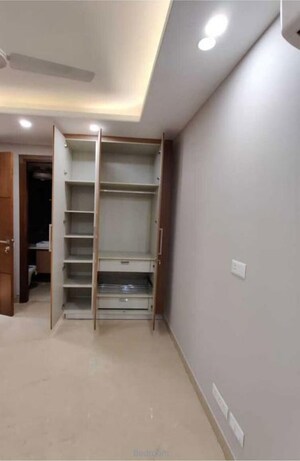 Room in 3 BHK Builder Floor at Safdarjung Enclave – for Sale