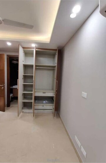 Room in 3 BHK Builder Floor at Safdarjung Enclave – for Sale