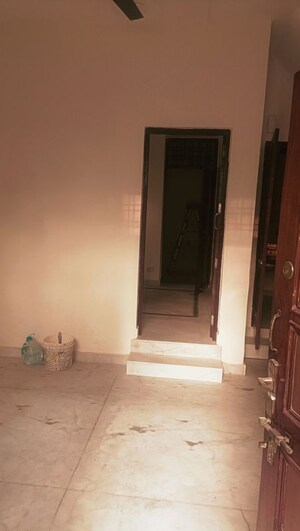 Room in 2 BHK Builder Floor at Palam Vihar Residents Association, Palam Vihar – for Rent