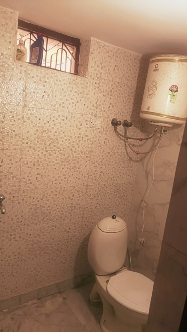 Bathroom, palam-vihar-residents-association 2 Bedroom 800 Sq.Ft. Builder Floor In Palam Vihar Gurgaon 9924341