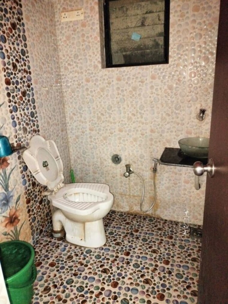 Bathroom, abhinav-saakar-opulent 2 Bedroom 1200 Sq.Ft. Apartment In Vemali Vadodara 9924348