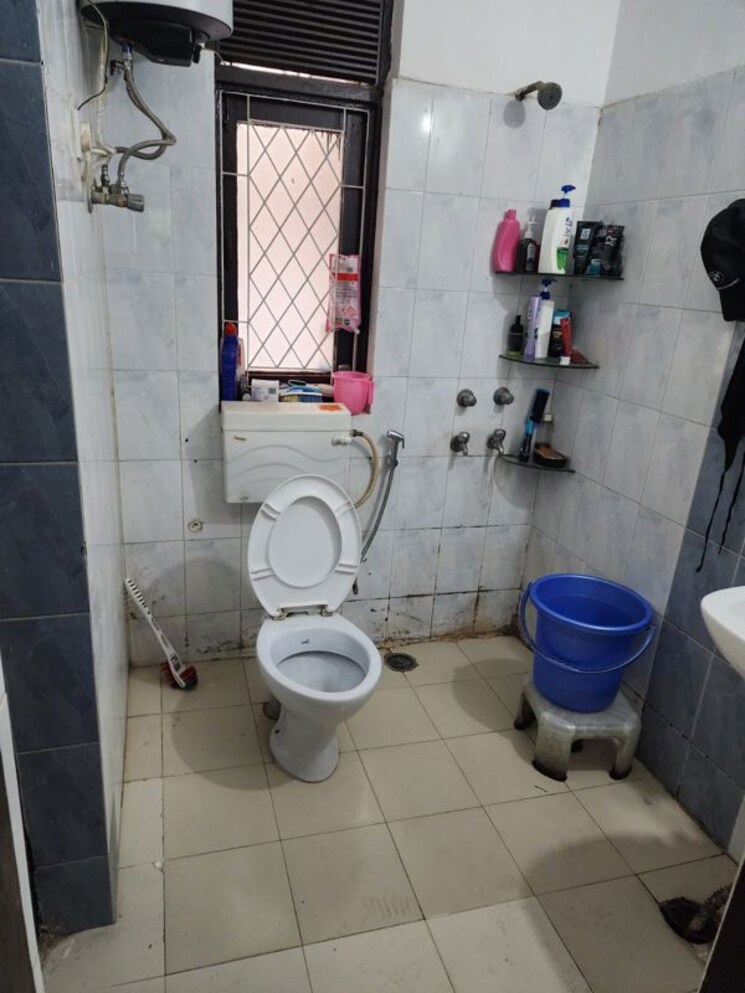 Bathroom, palam-vihar-residents-association 2.5 Bedroom 1200 Sq.Ft. Builder Floor In Palam Vihar Gurgaon 9924361