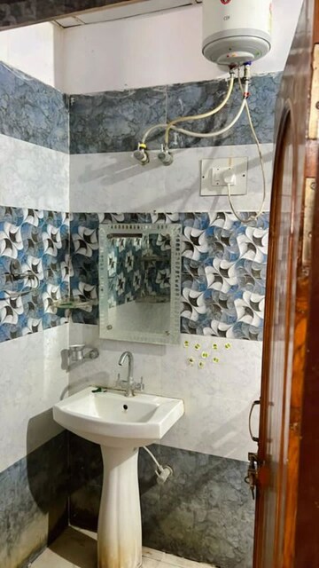 Bathroom in 2 BHK Builder Floor at Indira Nagar – for Rent