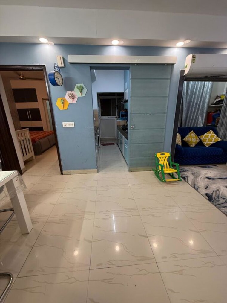  Parking, panchsheel-wellington 4 Bedroom 3000 Sq.Ft. Penthouse In Dundahera Ghaziabad 9924382