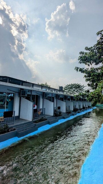 Swimming Pool in 6+ BHK Villa at Karjat – for Rent