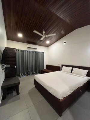 Team Area in 6+ BHK Villa at Karjat – for Rent