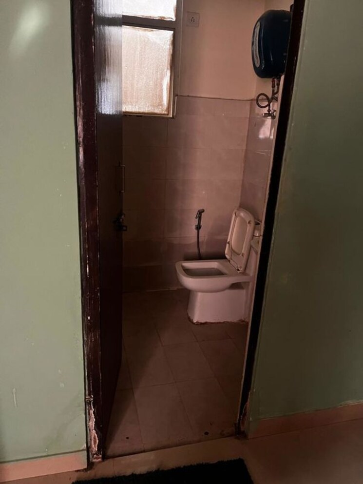 Bathroom, suncity-avenue-102 2 Bedroom 600 Sq.Ft. Apartment In Sector 102 Gurgaon 9806434