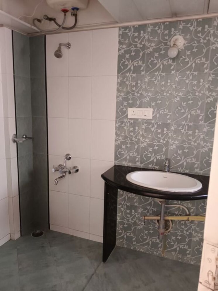 Bathroom, ssd-sai-pearl 2 Bedroom 850 Sq.Ft. Apartment In Pimple Saudagar Pune 9924373