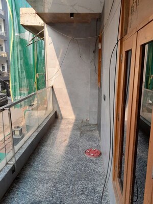Balcony in 3 BHK Builder Floor at Jal Vihar Colony, Sector 46 – for Rent