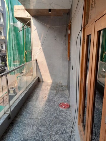 Balcony in 3 BHK Builder Floor at Jal Vihar Colony, Sector 46 – for Rent