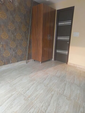 Room in 3 BHK Builder Floor at Jal Vihar Colony, Sector 46 – for Rent