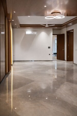 Room in 4 BHK Builder Floor at Sushant Lok I – for Rent