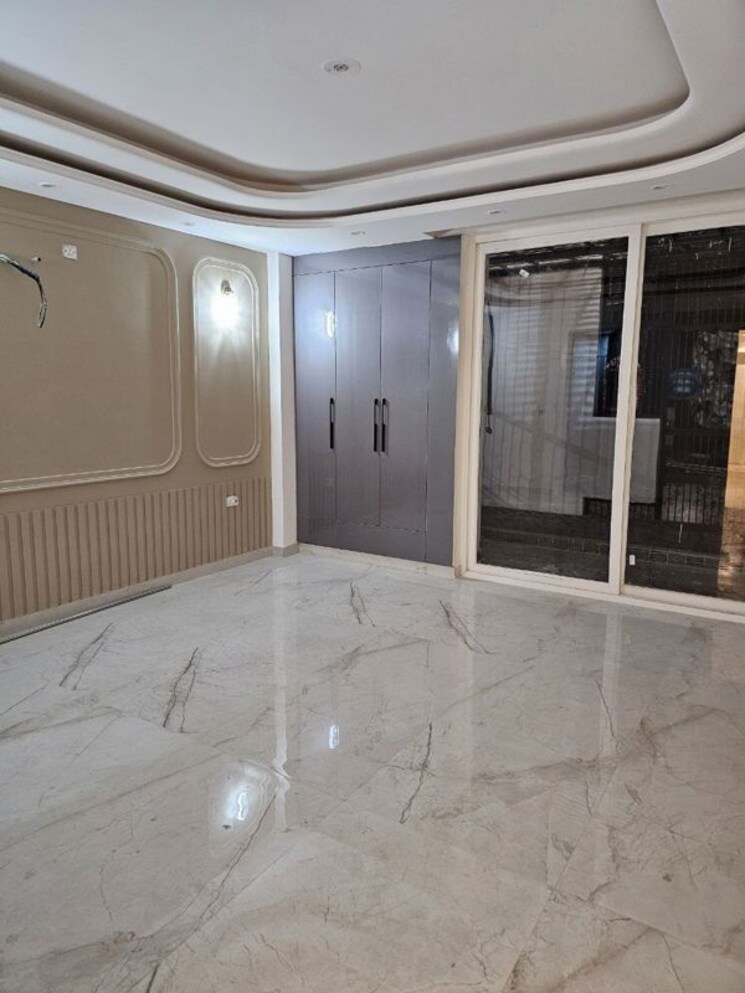 Room, sainik colony 3 Bedroom 2250 Sq.Ft. Builder Floor In Sainik Colony Faridabad 9924424