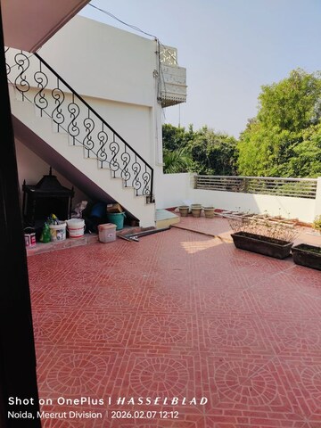 Bedroom in 1 BHK Independent House at RWA Apartments Sector 52, Sector 52 – for Rent