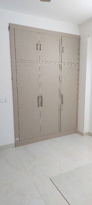 Room in 3 BHK Apartment at Microtek Greenburg, Sector 86 – for Sale