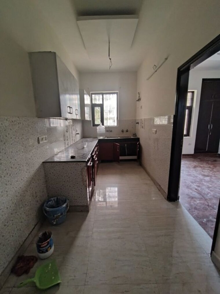 Kitchen, green fields colony 4 Bedroom 250 Sq.Yd. Builder Floor In Green Fields Colony Faridabad 9924481