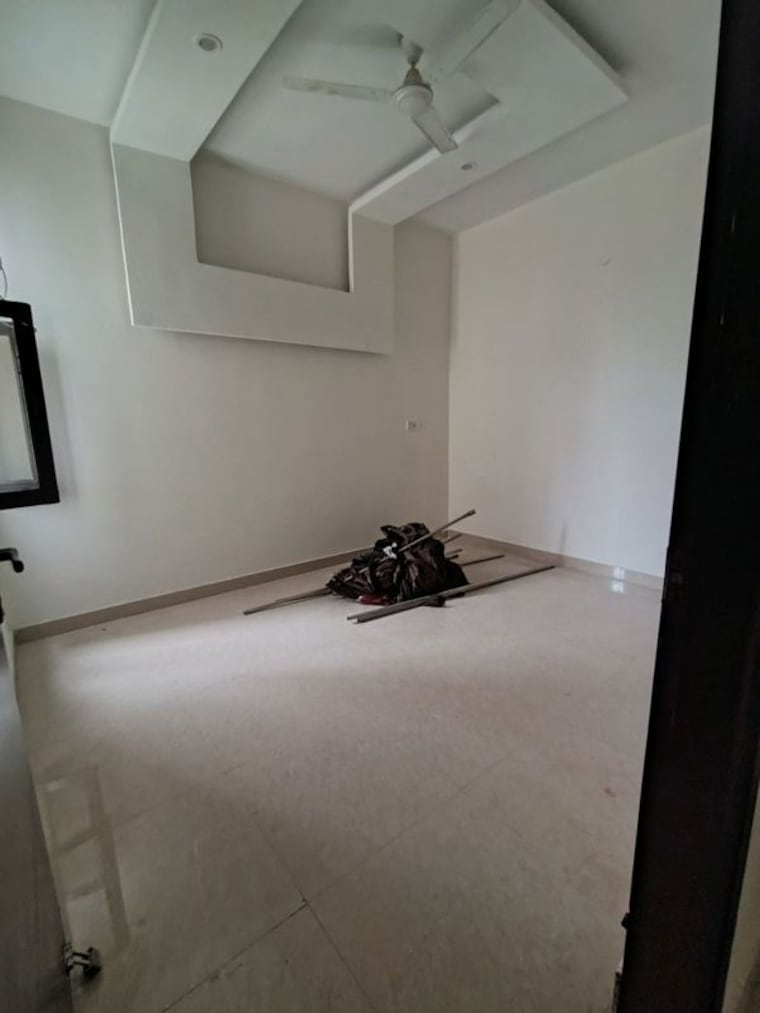 Room, green fields colony 4 Bedroom 250 Sq.Yd. Builder Floor In Green Fields Colony Faridabad 9924481