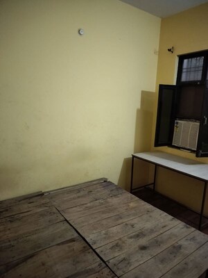 Room in 1.5 BHK Builder Floor at Malhour – for Rent