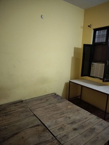 Room in 1.5 BHK Builder Floor at Malhour – for Rent