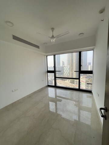 Room in 3 BHK Apartment at Lodha The Park, Worli – for Rent