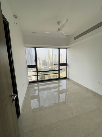 Room in 3 BHK Apartment at Lodha The Park, Worli – for Rent