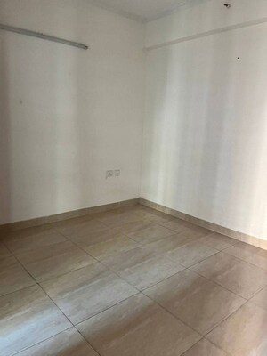 Room in 1 BHK Apartment at Gaur City 2 - 14th Avenue, Sector 16c Greater Noida – for Rent