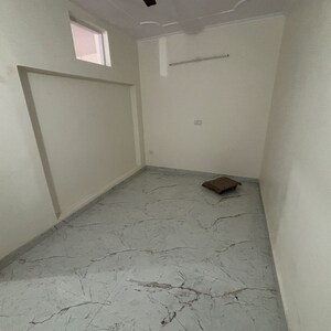 Room in 5 BHK Apartment at Vikas Puri – for Sale