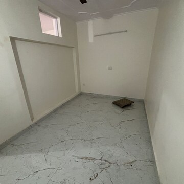 Room in 5 BHK Apartment at Vikas Puri – for Sale